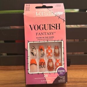 Kiss Voguish Fantasy Glow in the Dark Press-on Nails